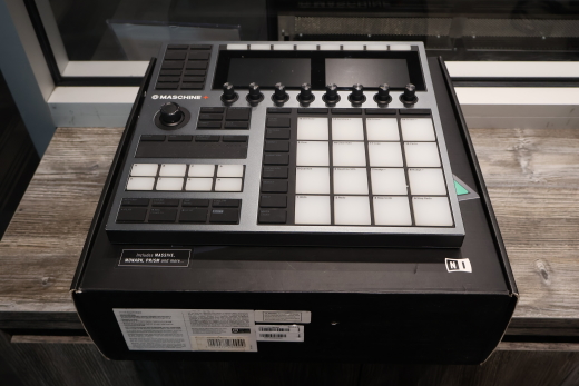 Native Instruments - MASCHINE PLUS